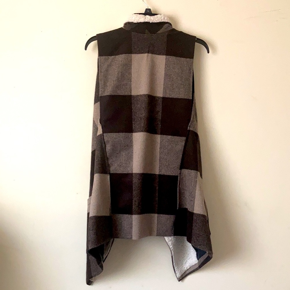 Paper Crane Plaid Sherpa Vest - Picture 3 of 16